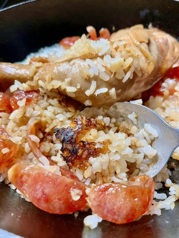 鸡腿腊肠煲仔饭怎么做？老卤鸡腿家常版