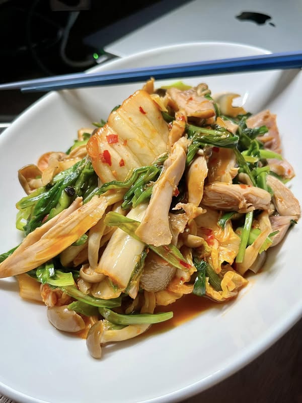 老卤鸡腿怎么炒青龙菜？鸿禧菇泡菜快手菜