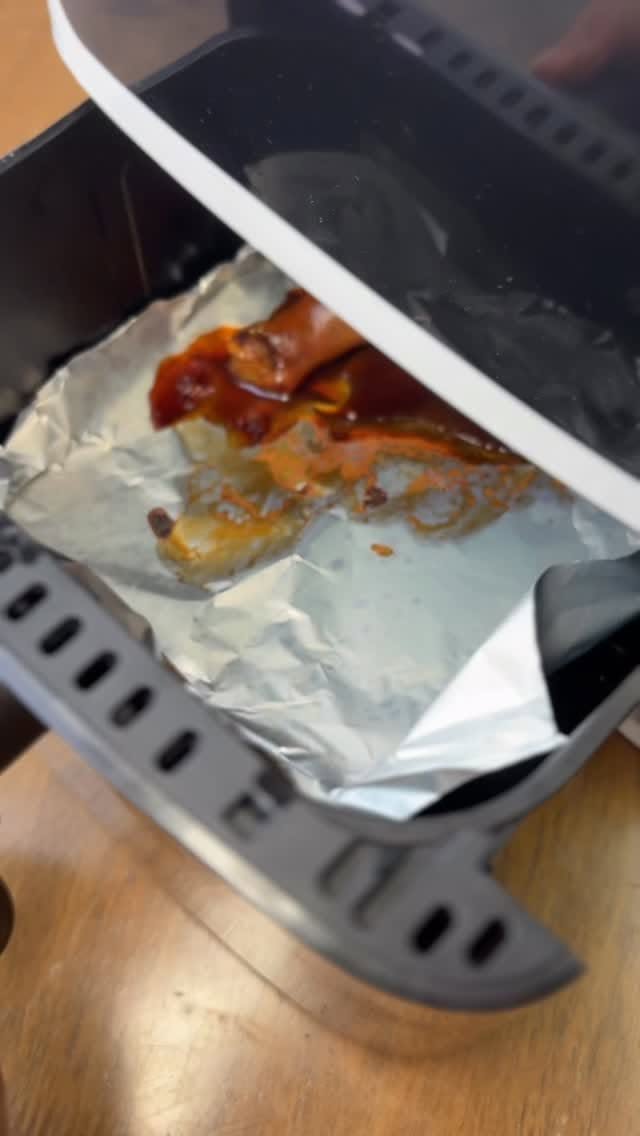 空气炸锅鸡腿薄饼怎么做？200°C 10 分钟配煎蛋牛油果