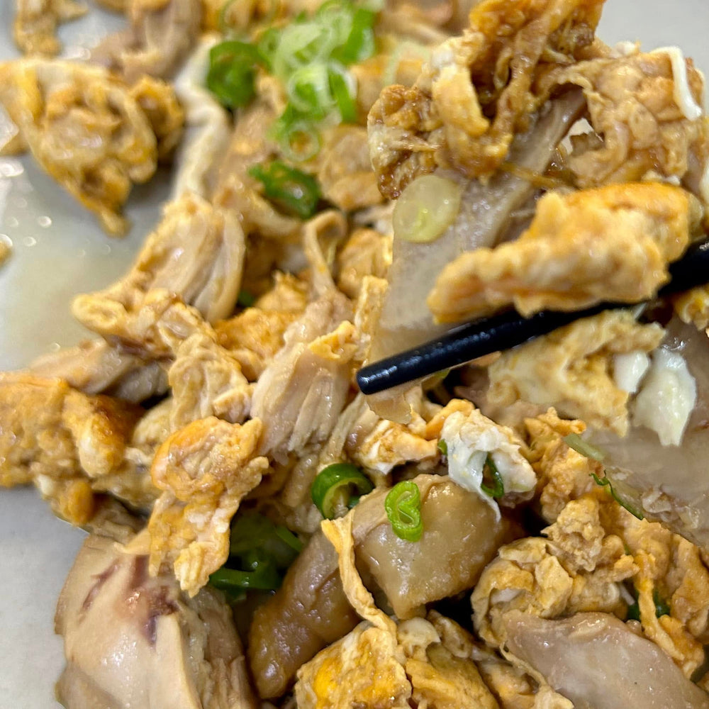 鸡汁滑蛋配手撕日式照烧鸡腿怎么做？两颗蛋的亲子丼风味