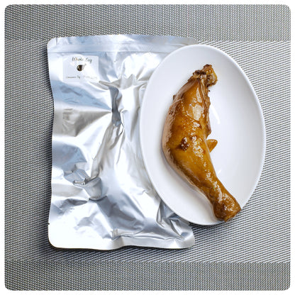 Whole chicken leg à la carte served on a plate beside its packaging from OKA-OKA 鸡肉专研所