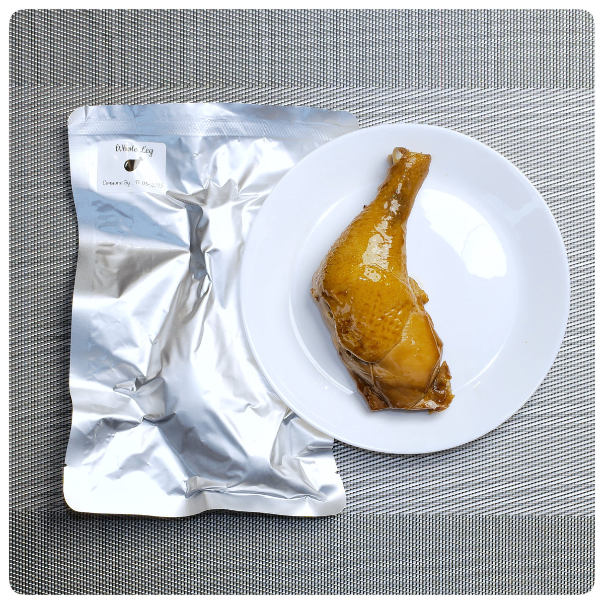 Whole chicken leg à la carte served on a plate with vacuum-sealed packaging by OKA-OKA鸡肉专研所