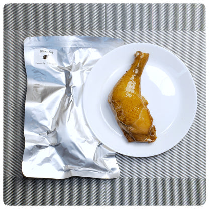 Whole chicken leg à la carte served on a plate with vacuum-sealed packaging by OKA-OKA鸡肉专研所